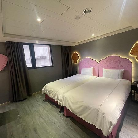 Check Inn Taichung Wenxin Zhongqing Exterior foto