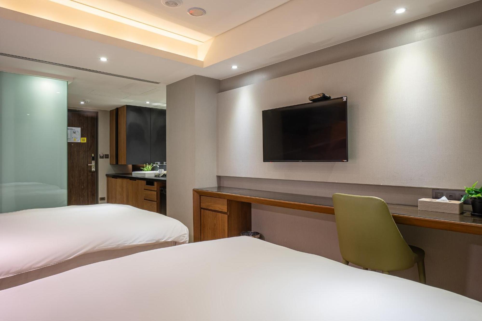 Check Inn Taichung Wenxin Zhongqing Exterior foto