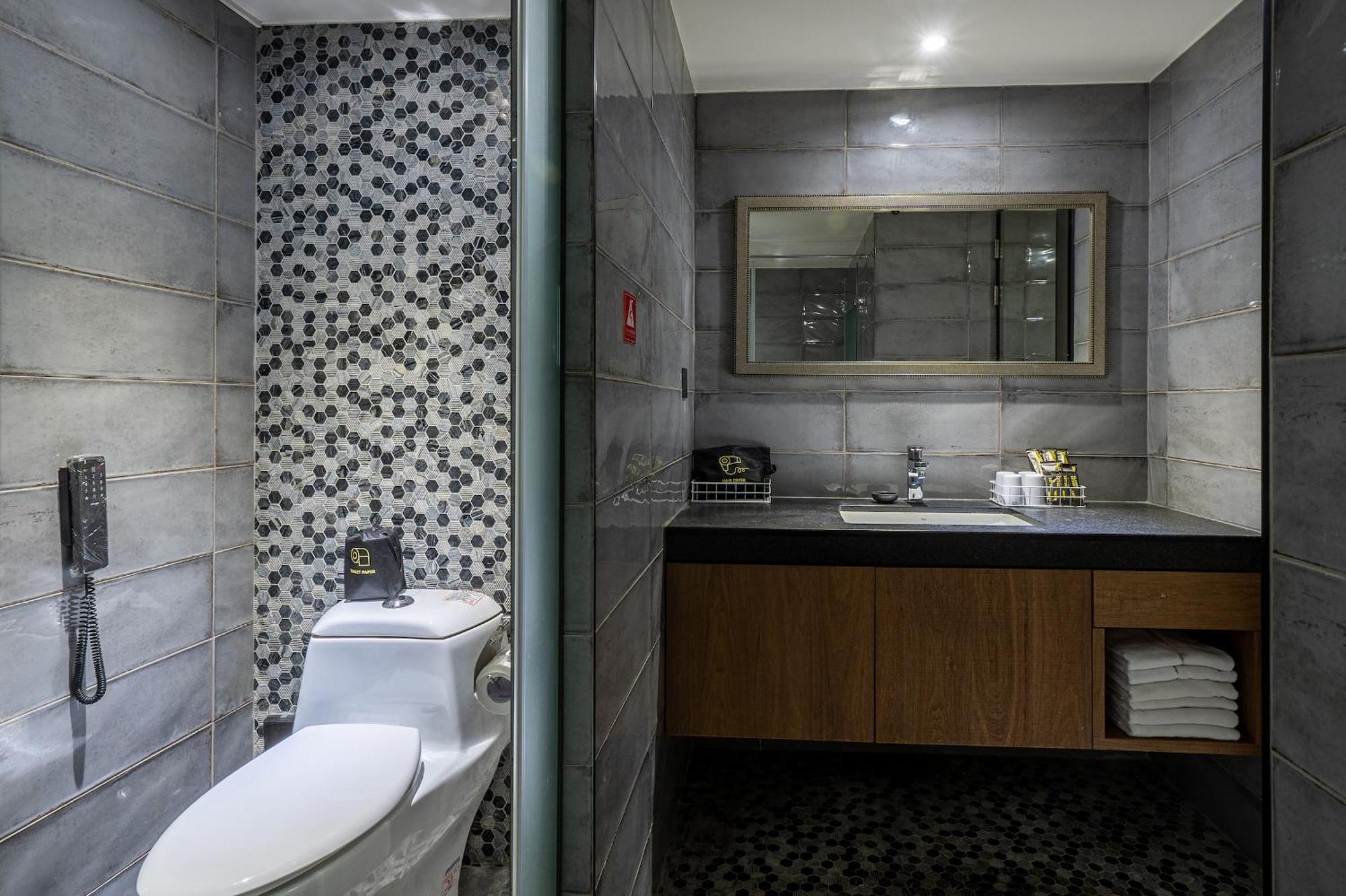 Check Inn Taichung Wenxin Zhongqing Exterior foto