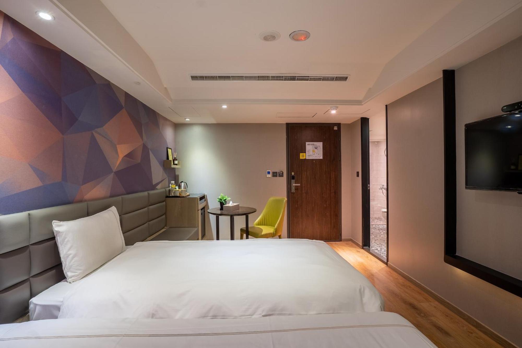 Check Inn Taichung Wenxin Zhongqing Exterior foto