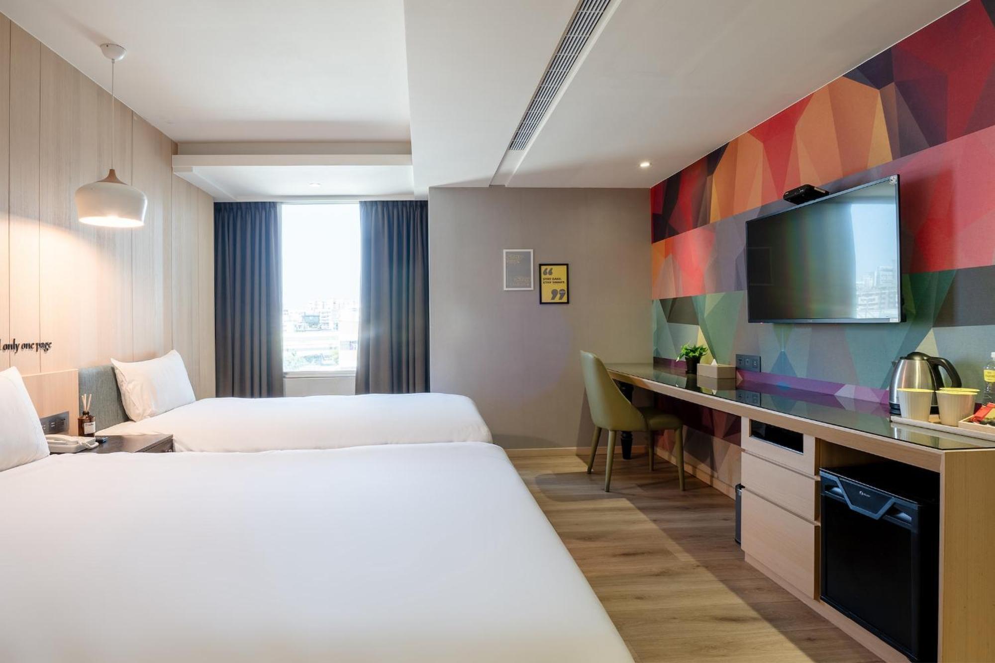 Check Inn Taichung Wenxin Zhongqing Exterior foto
