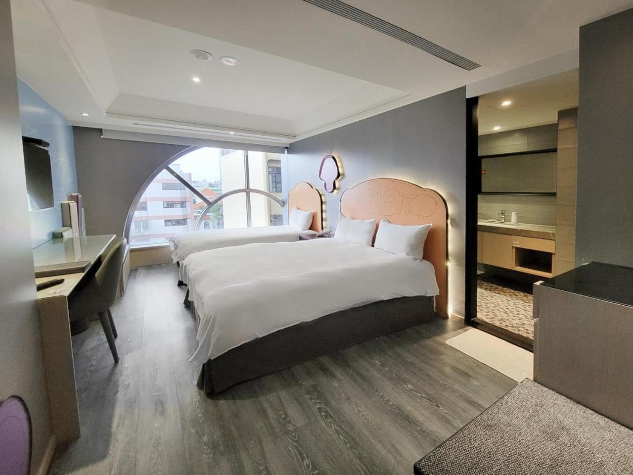 Check Inn Taichung Wenxin Zhongqing Exterior foto