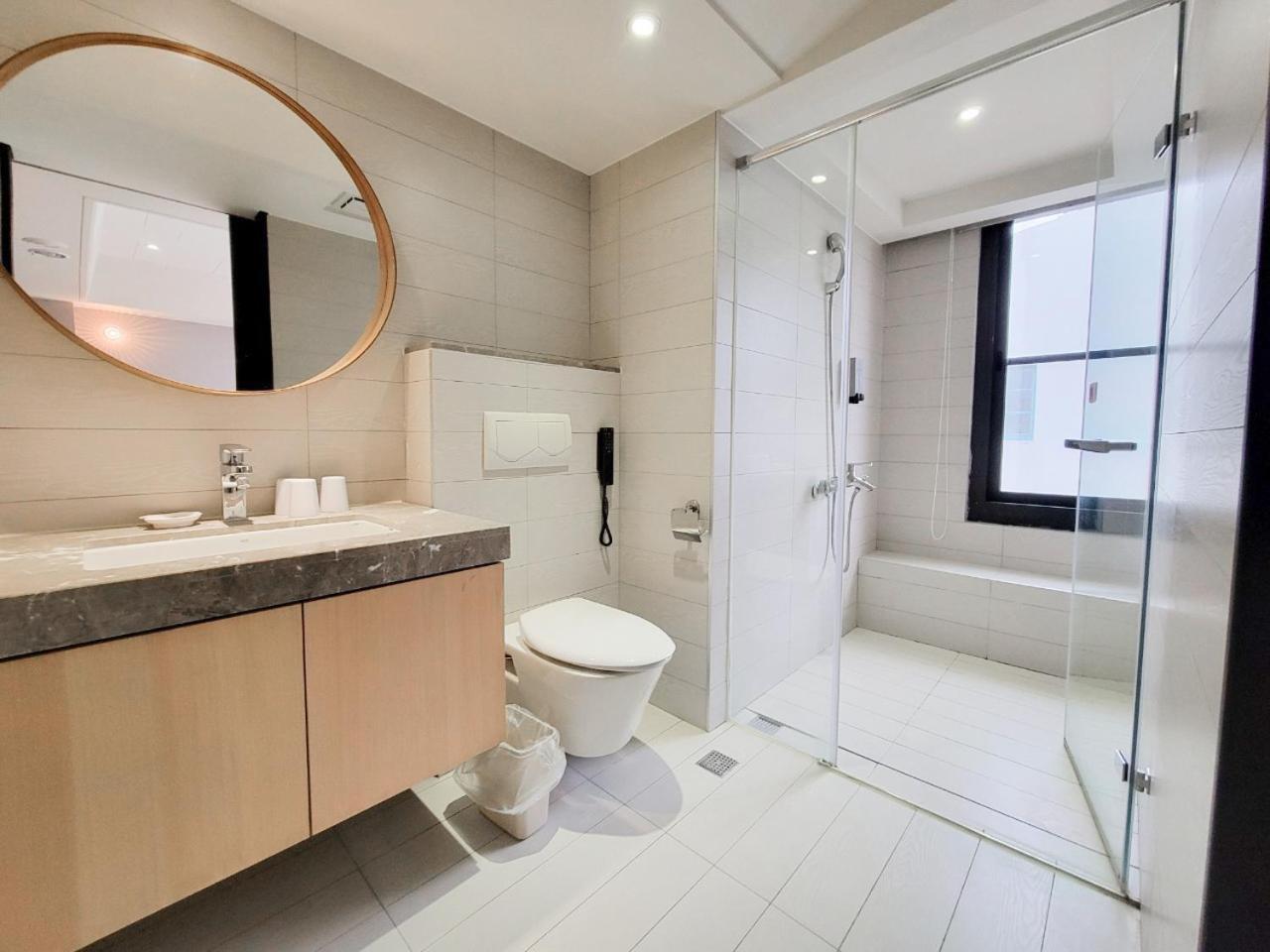 Check Inn Taichung Wenxin Zhongqing Exterior foto