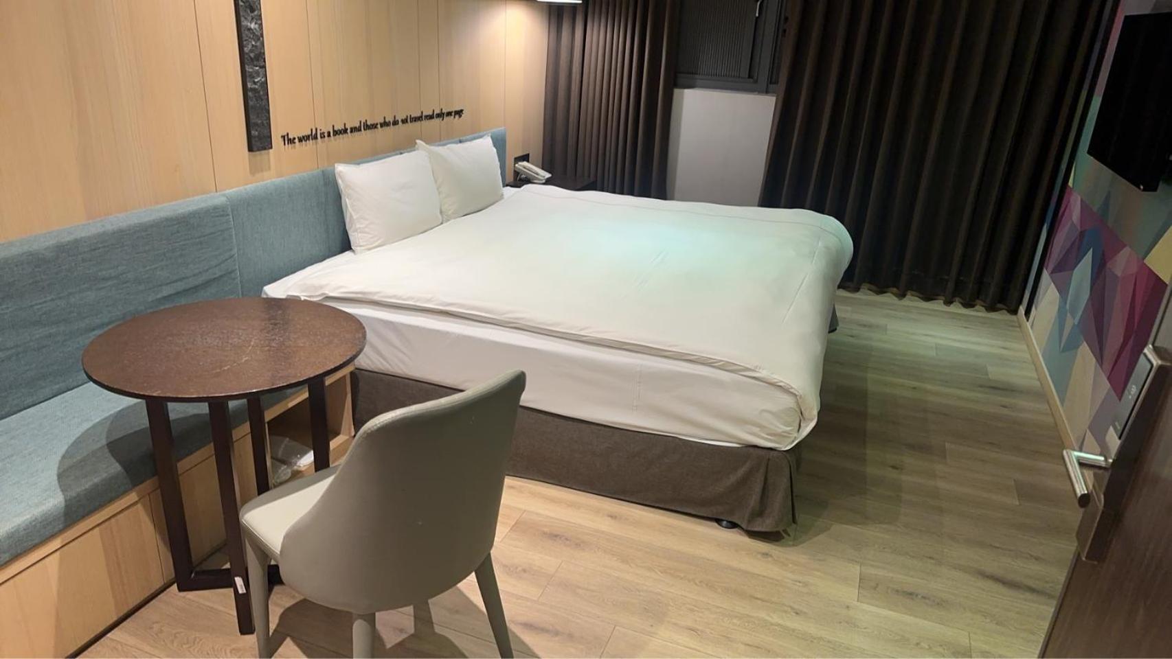Check Inn Taichung Wenxin Zhongqing Exterior foto