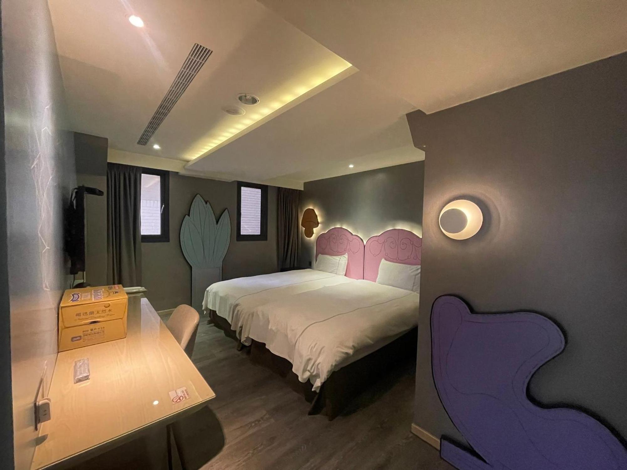 Check Inn Taichung Wenxin Zhongqing Exterior foto